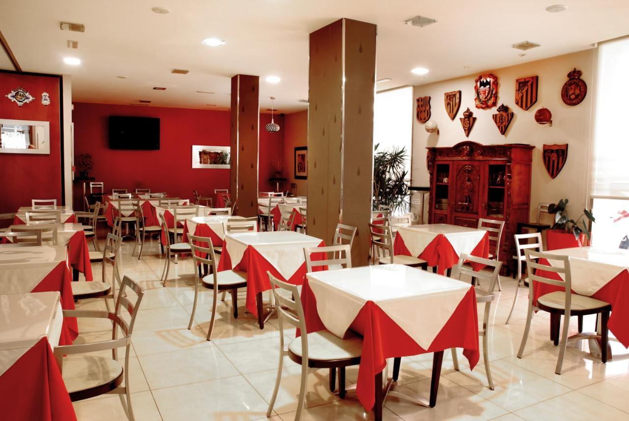 Hotel Villa De Cacabelos Kültér fotó